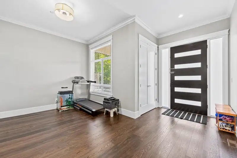 15568 RUSSELL AVENUE - photo 4 of 33