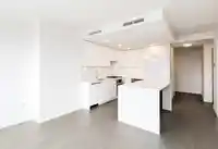 701 1588 JOHNSTON ROAD - thumbnail 3