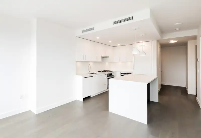 701 1588 JOHNSTON ROAD - photo 3 of 20