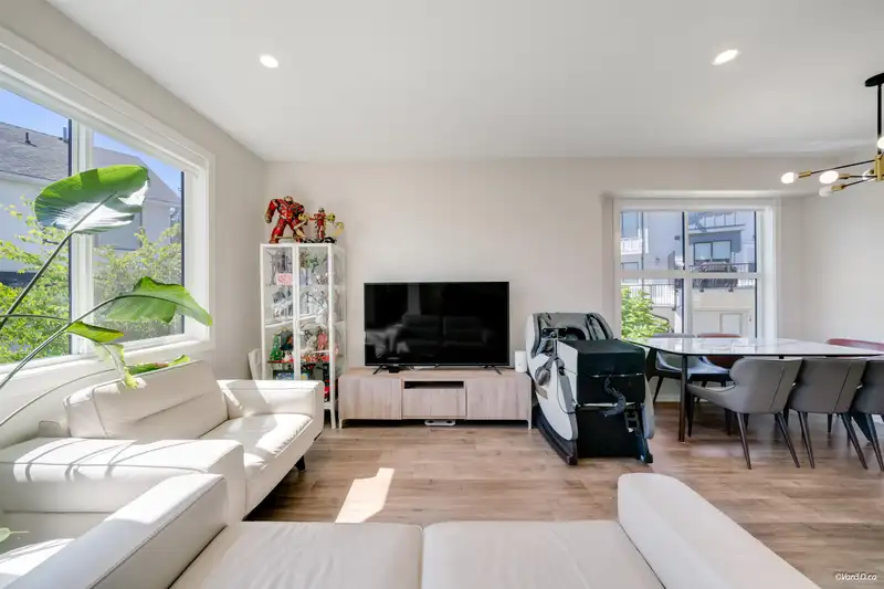 9 1871 165A STREET - photo 2 of 25