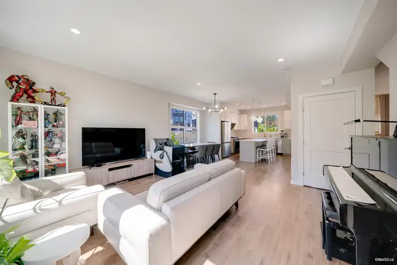 9 1871 165A STREET - photo 4 of 25
