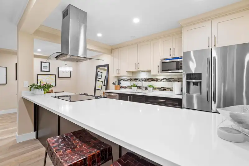 108 1740 SOUTHMERE CRESCENT - photo 4 of 21