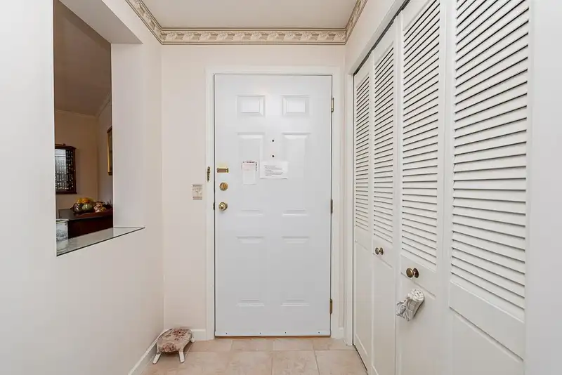 311 15155 22 AVENUE - photo 3 of 38