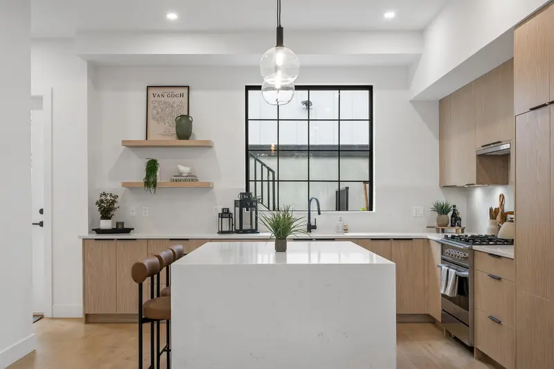 19750 76 AVENUE - photo 3 of 14