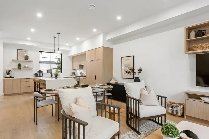 19750 76 AVENUE - photo 4 of 14