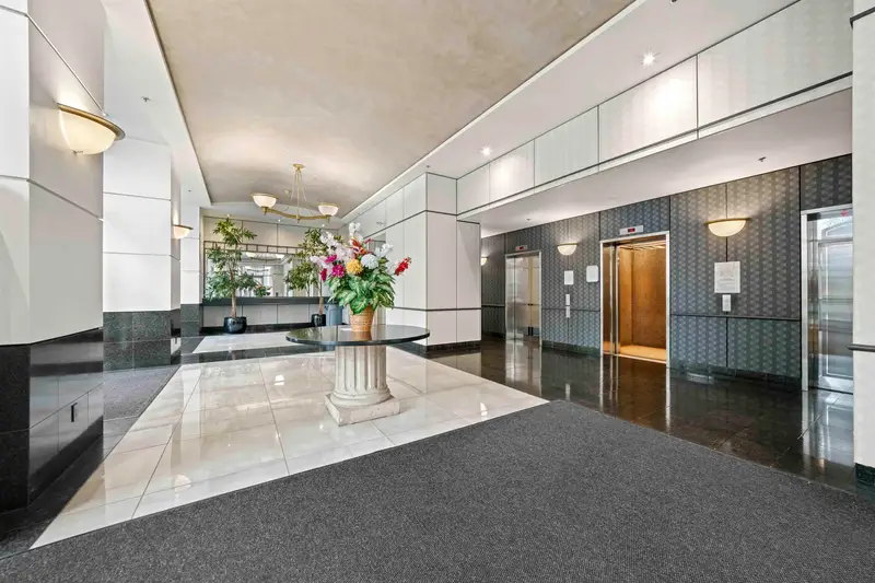 1709 438 SEYMOUR STREET - photo 3 of 25