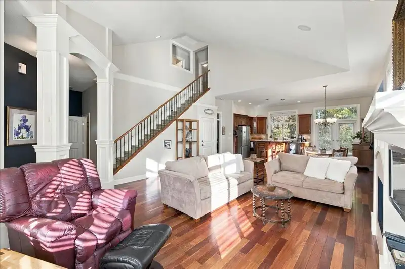 24 14655 32 AVENUE - photo 4 of 25