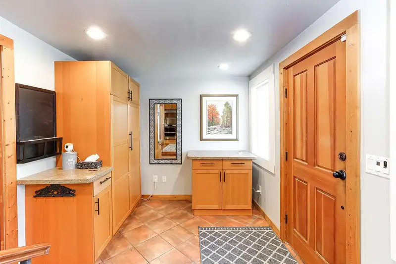 16124 9 AVENUE - photo 4 of 40