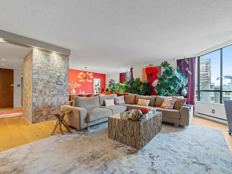 1601 738 BROUGHTON STREET - photo 2 of 25