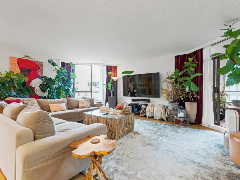 1601 738 BROUGHTON STREET - photo 3 of 25