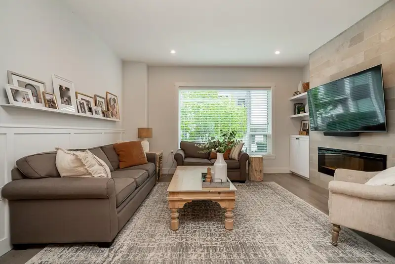 181 2277 OAK MEADOWS DRIVE - photo 4 of 40