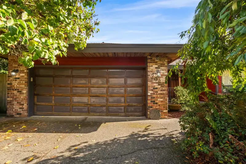2066 149 STREET - photo 2 of 25