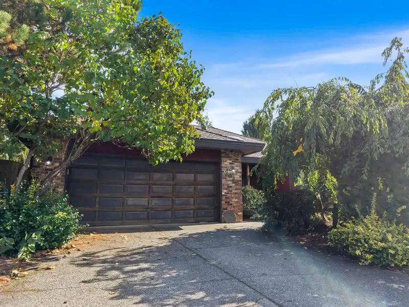 2066 149 STREET - photo 3 of 25