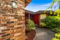 2066 149 STREET - thumbnail 4