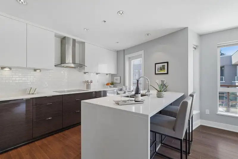 303 15747 MARINE DRIVE - photo 4 of 25