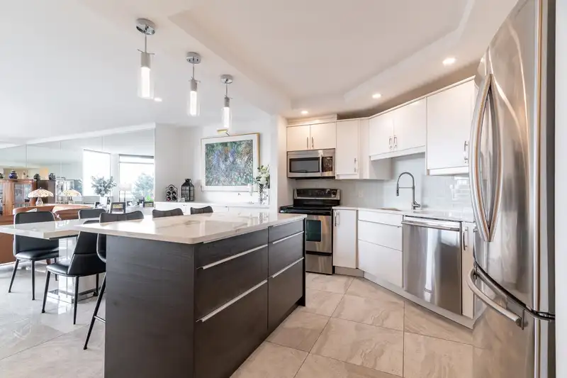 405 1480 FOSTER STREET - photo 2 of 18