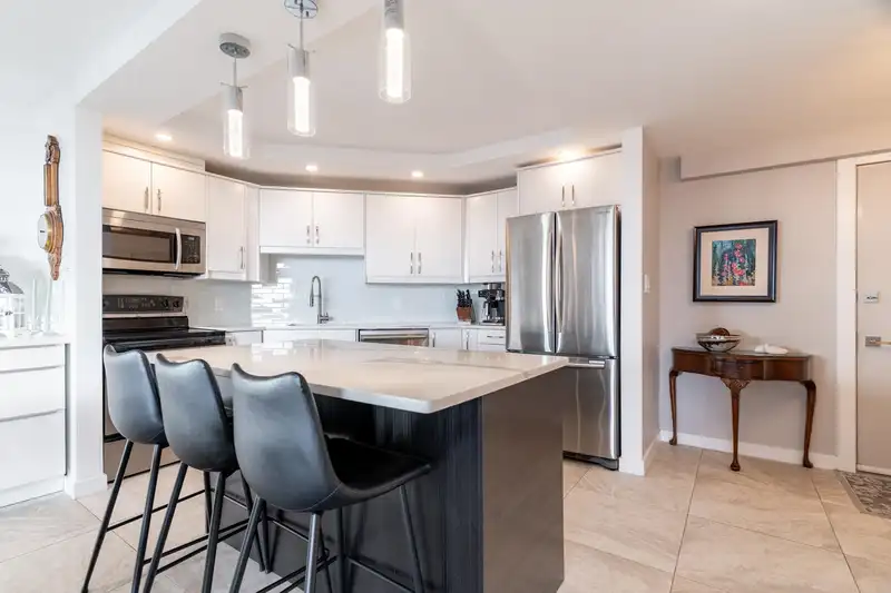 405 1480 FOSTER STREET - photo 3 of 18