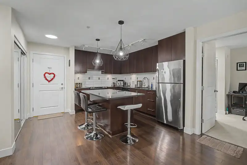 252 15850 26 AVENUE - photo 1 of 27