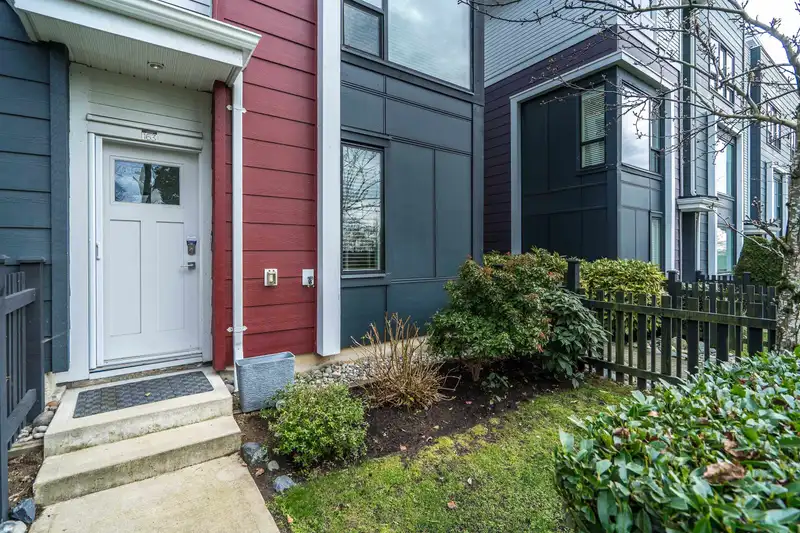 163 2280 163 STREET - photo 4 of 38
