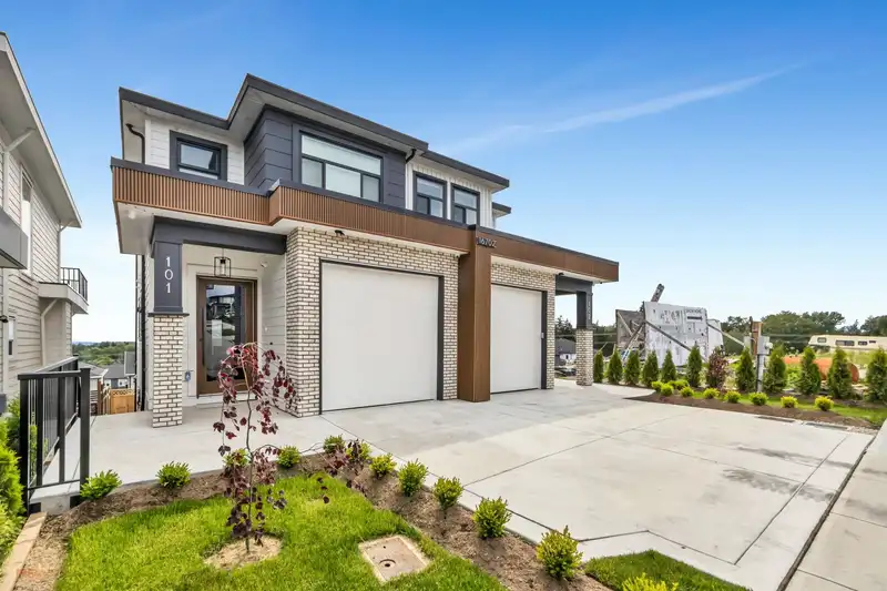 102 16702 16A AVENUE - photo 1 of 40
