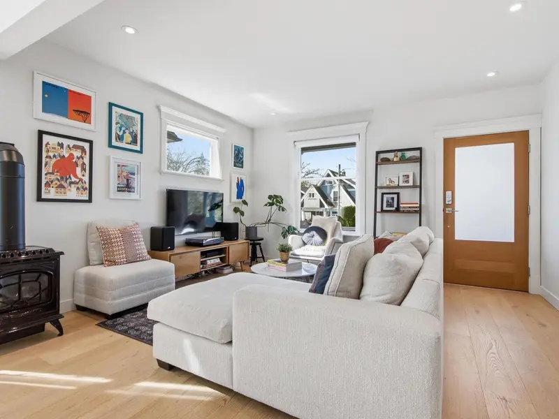 2224 VICTORIA DRIVE - photo 3 of 25