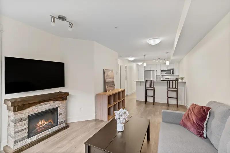 210 30515 CARDINAL AVENUE - photo 2 of 19