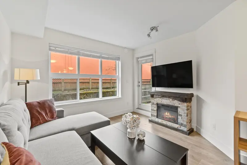 210 30515 CARDINAL AVENUE - photo 3 of 19