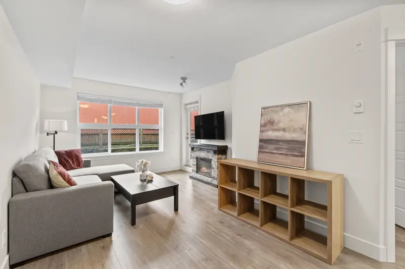 210 30515 CARDINAL AVENUE - photo 4 of 19