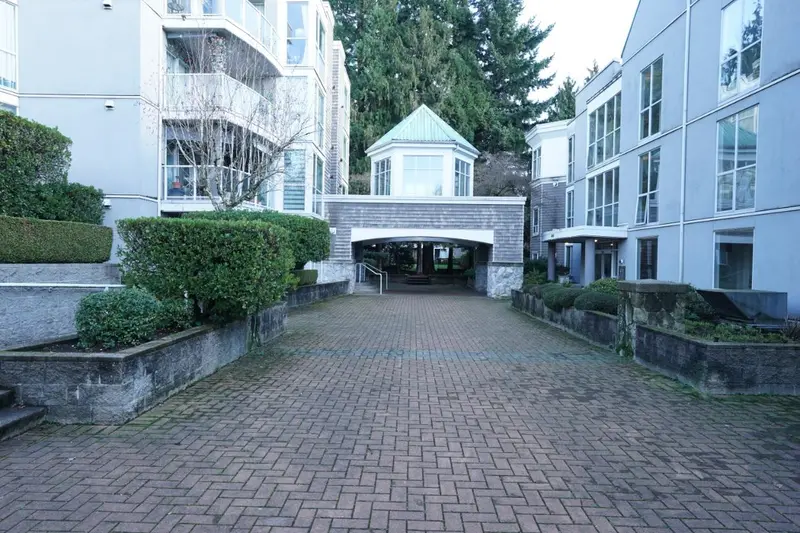 4 8430 JELLICOE STREET - photo 2 of 18