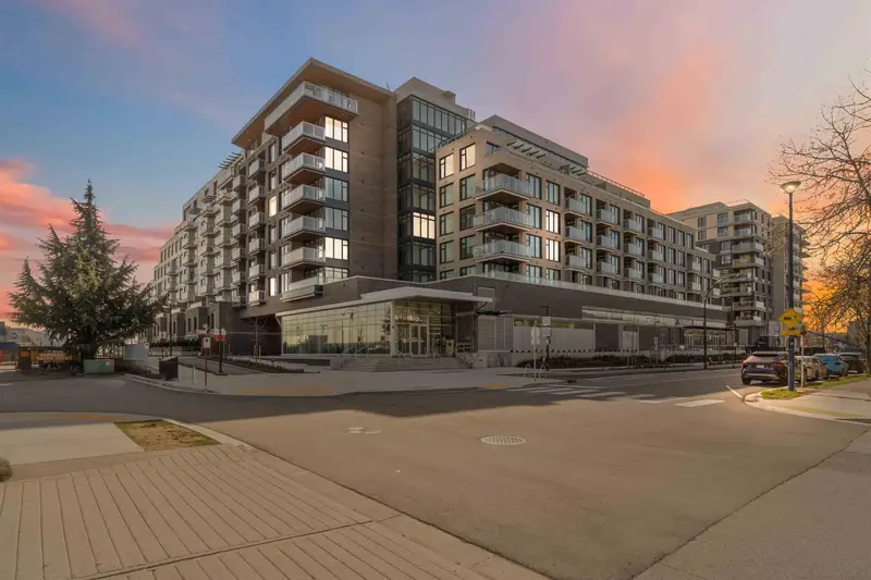 TH 109 755 HARBOURSIDE DRIVE - photo 1 of 25