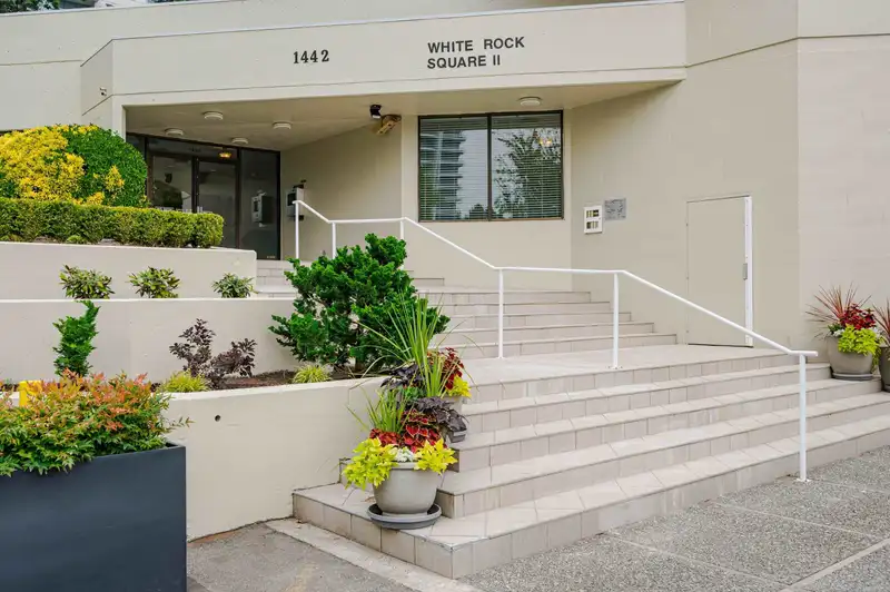 704 1442 FOSTER STREET - photo 3 of 25