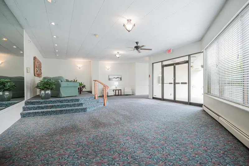 704 1442 FOSTER STREET - photo 4 of 25