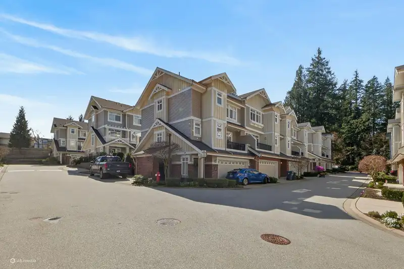 11 2925 KING GEORGE BOULEVARD - photo 2 of 25