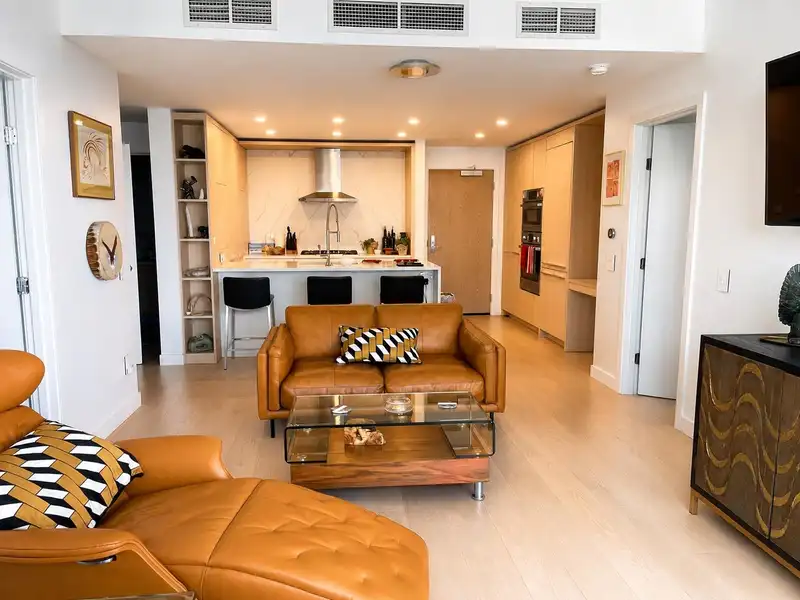 1008 1441 JOHNSTON ROAD - photo 2 of 4