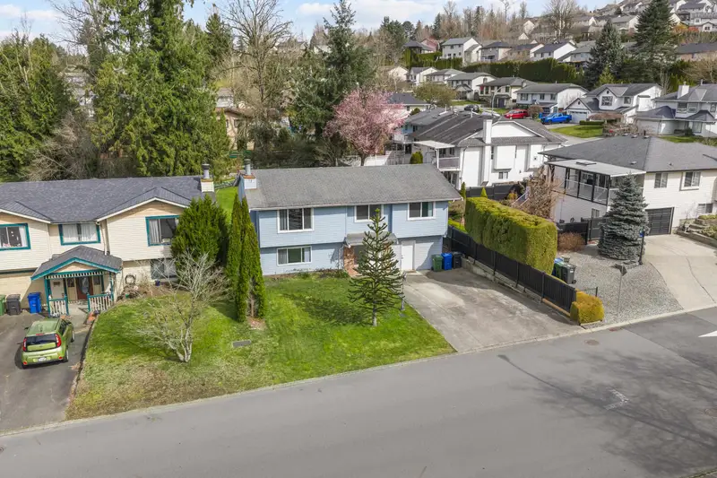 35397 WELLS GRAY AVENUE - photo 3 of 25