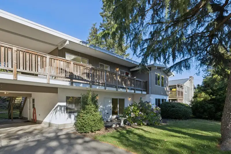 13645 BLACKBURN AVENUE - photo 4 of 25