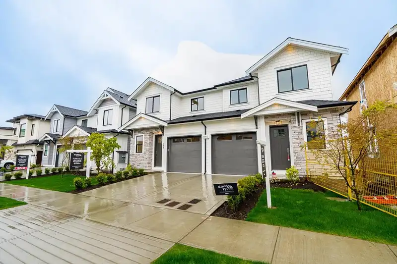 102 16612 18A AVENUE - photo 3 of 36