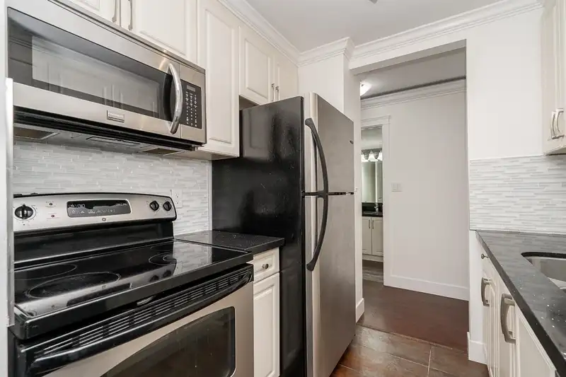 8 1850 E SOUTHMERE CRESCENT - photo 1 of 32