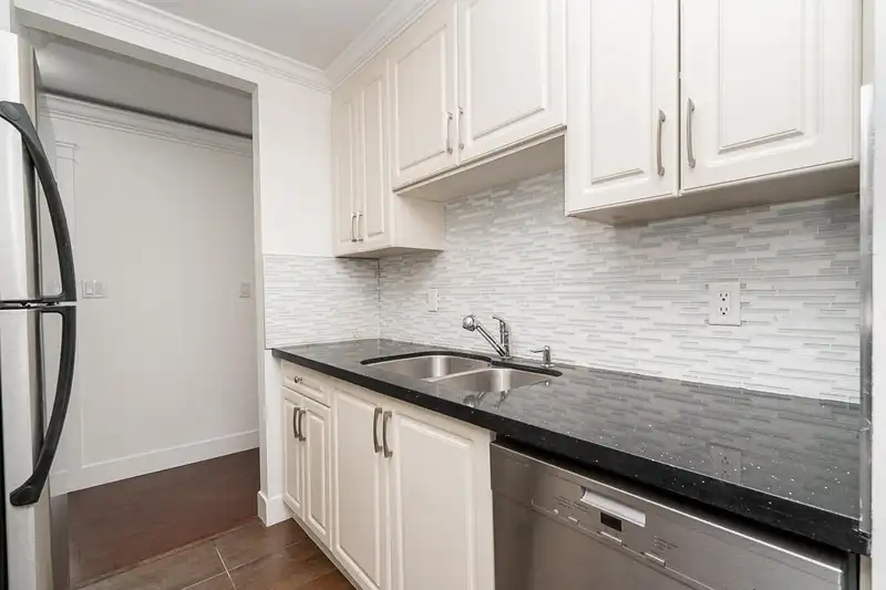 8 1850 E SOUTHMERE CRESCENT - photo 3 of 32