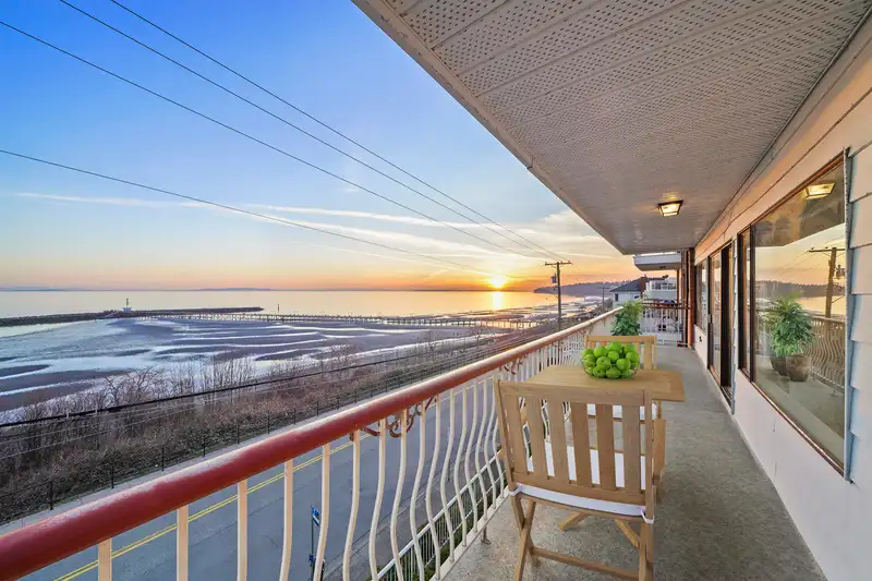 202 15147 MARINE DRIVE - photo 2 of 40