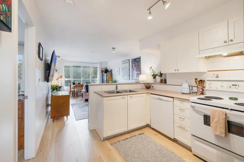 207 5355 BOUNDARY ROAD - photo 2 of 24