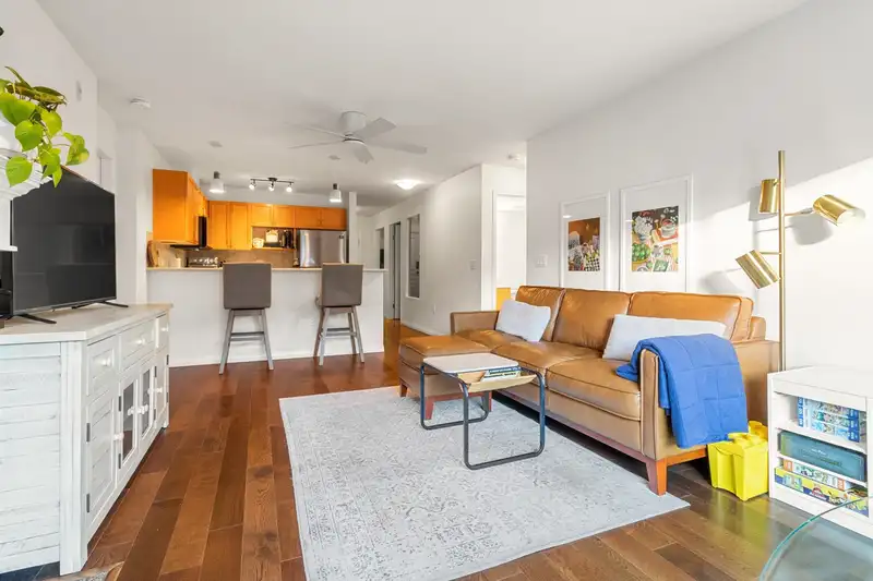 206 15188 22 AVENUE - photo 1 of 25