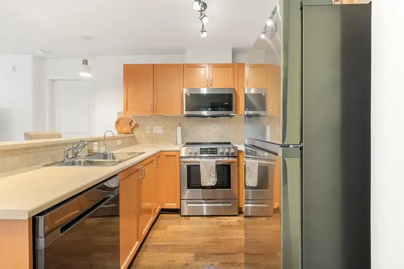 206 15188 22 AVENUE - photo 3 of 25
