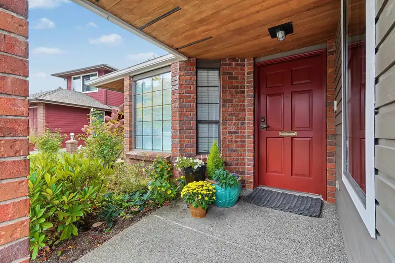 14972 SOUTHMERE CLOSE - photo 2 of 25