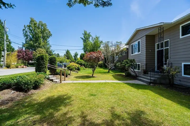 13728 BLACKBURN AVENUE - photo 2 of 31