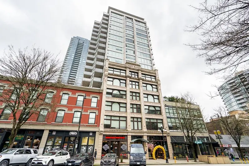 1104 668 COLUMBIA STREET - photo 1 of 25