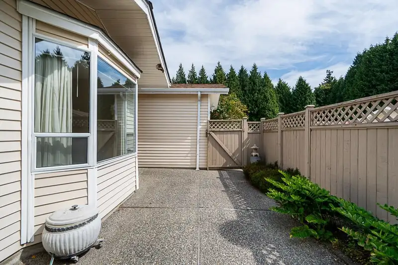 81 1400 164 STREET - photo 2 of 25