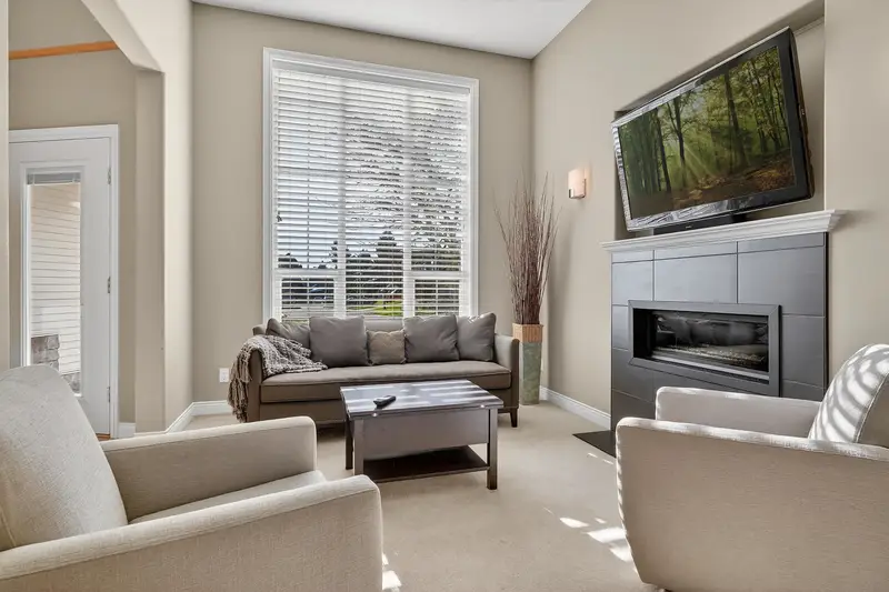 1551 161B STREET - photo 4 of 25