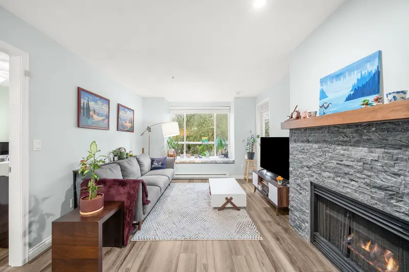 316 6833 VILLAGE GREEN - photo 1 of 25