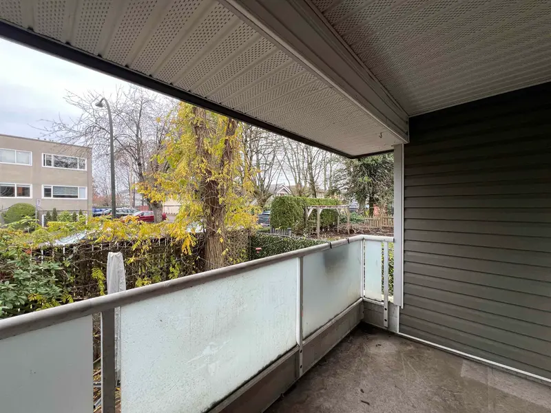 206 674 W 17TH AVENUE - photo 2 of 12